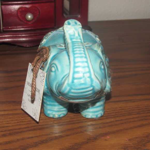 New GC Home Decor Elephant - Picture 2 of 5